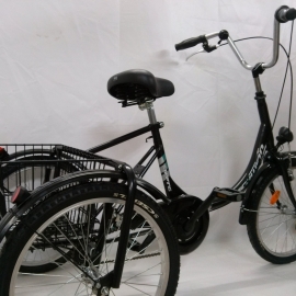 Három kerekű kontrás tricikli